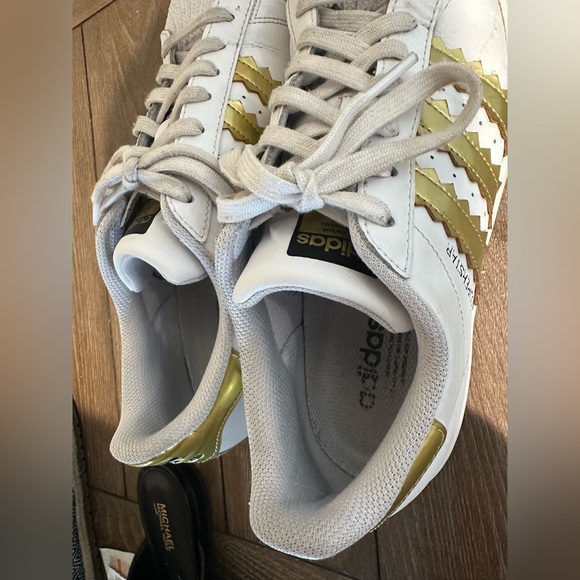 ADIDAS ORIGINALS WOMEN'S SUPERSTAR SHOES SNEAKERS WHITE GOLD SIZE 9 - Picture 4 of 6